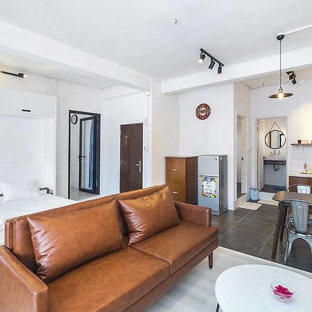 Scandinavian Apartment With Balcony In Bui Vien Ho Chi Minh City Exterior photo